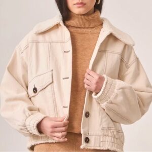 NKNnekane
DENIM JACKET WITH SHEEPSKIN COLLAR - IVORY M/L